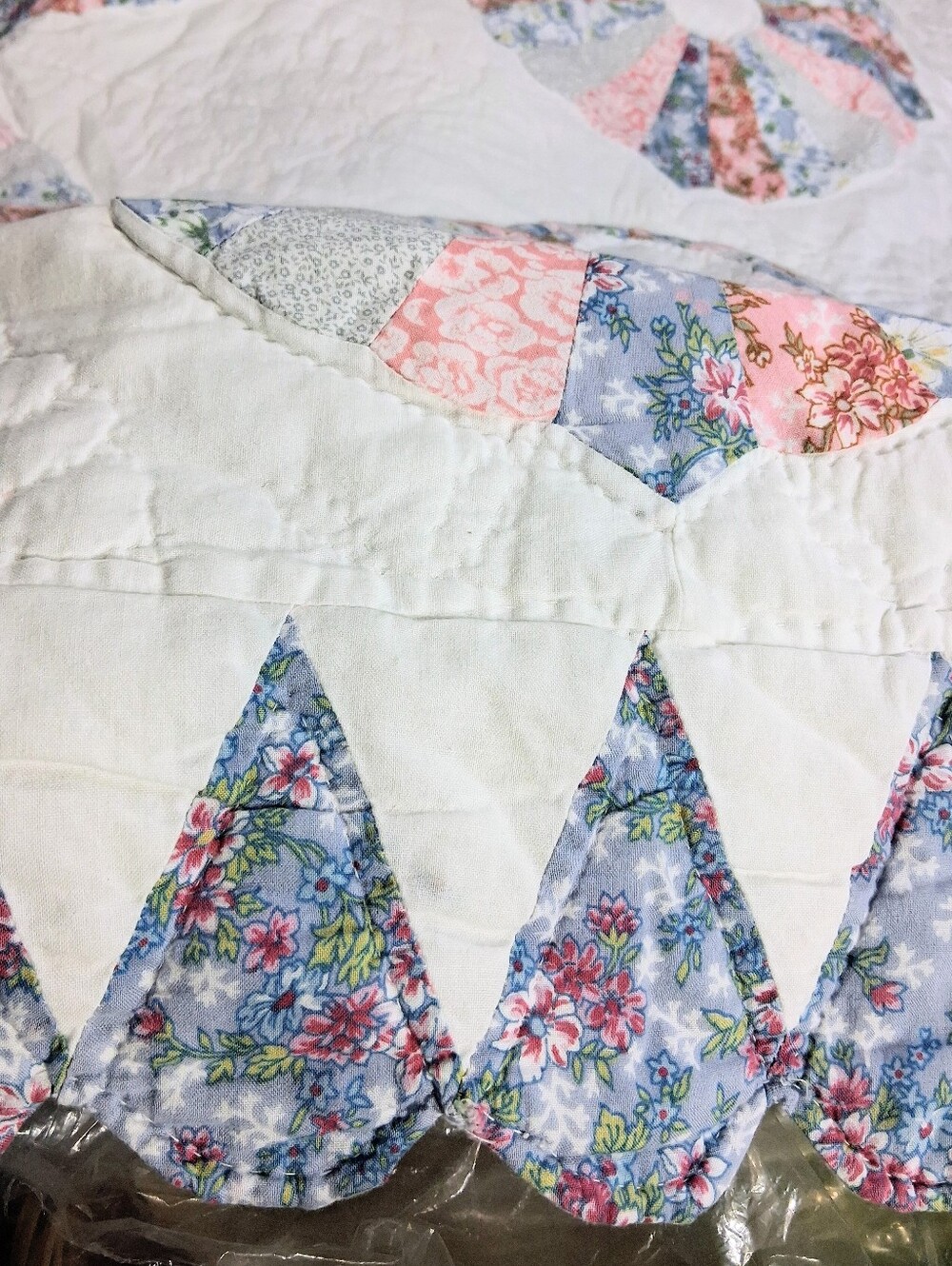 Missouri Quilt Co./Yoda Fabrics RN85817 84x80 King Handsewn l Pinwheel Quilt - Picture 14 of 16